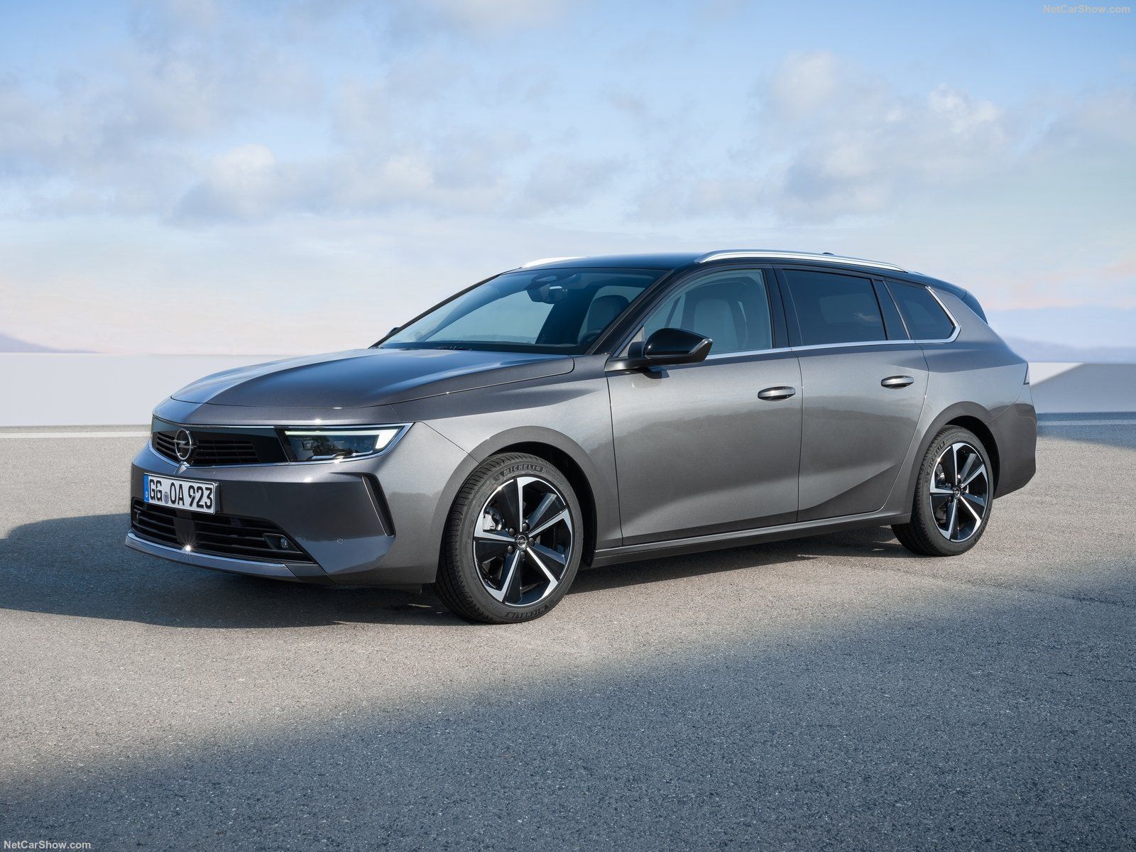 (SW) : OPEL ASTRA OR SIMILAR